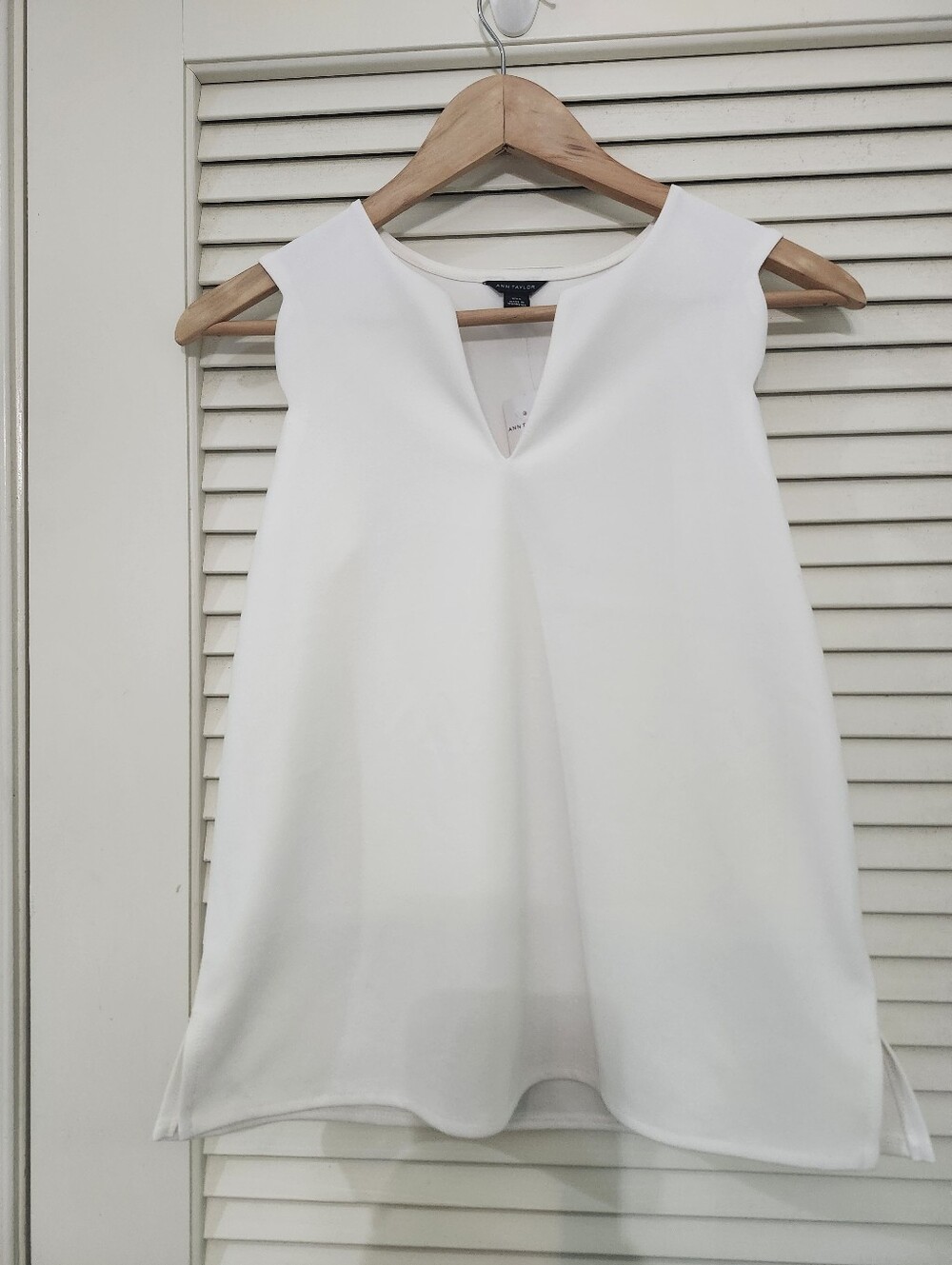 Ann Taylor White Sleeveless Scalloped Top
